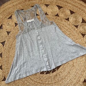 Delicate Forever21 lace trimmed button front cropped flowy tank top